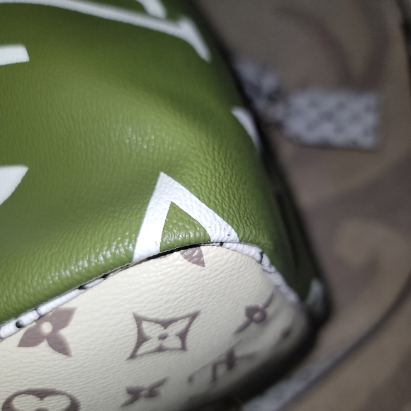 Louis Vuitton GIANT MONOGRAM Keepall 50 Bandouliere Khaki Green/Beige/White Bag - Picture 15 of 16